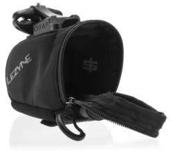 Lezyne Caddy QR Zadeltas-Zwart-M -Professionele Winkel Voor Fietsaccessoires 1 sb caddy v1mqr04 3