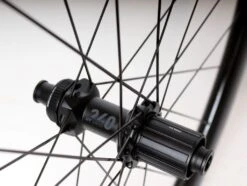 Fast Forward FFWD Ryot 44 DT240 Carbon Disc Wielset-Zwart 11 Fast Forward FFWD Ryot 44 DT240 Carbon Disc Wielset-Zwart -Professionele Winkel Voor Fietsaccessoires asryot44fcc240s 5 medium